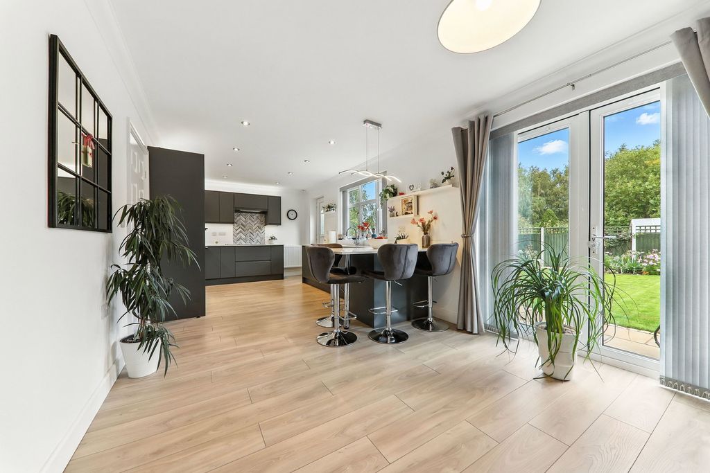 Property photo 2 of 26