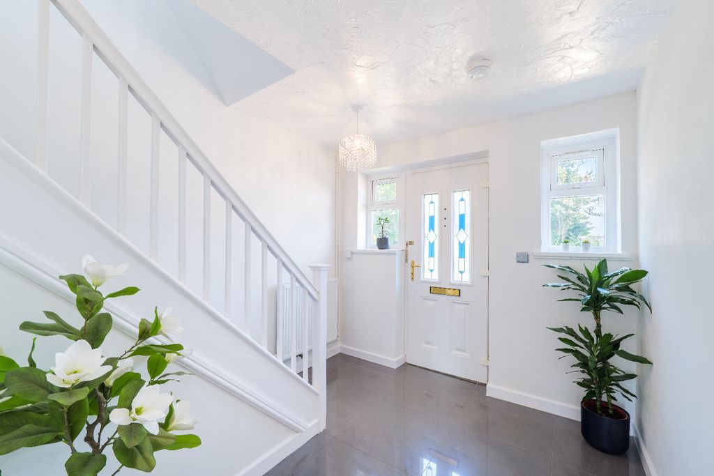 Property photo 2 of 13 5189883