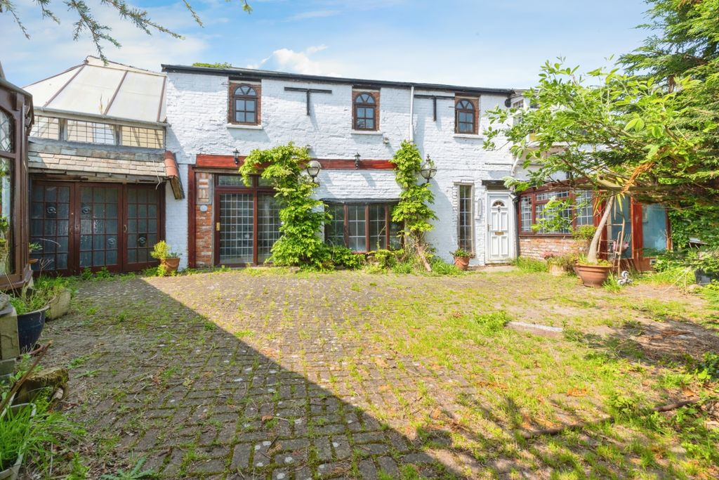 Property photo 1 of 19 Photography