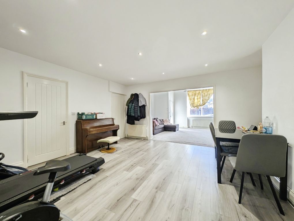 Property photo 3 of 16 Pbox-Img.Jpg