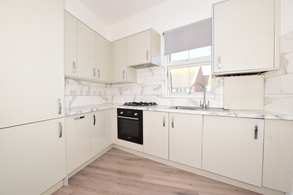 Property photo 1 of 4 Kitchen