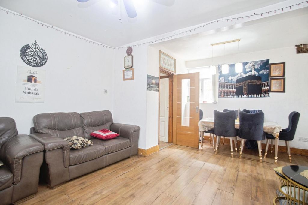 Property photo 3 of 11 Pbox-Img.Jpg