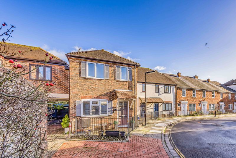 Property photo 1 of 25 Photo 4