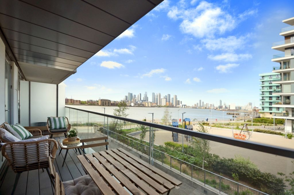 Property photo 1 of 17 Balcony_Pic_2.Jpg