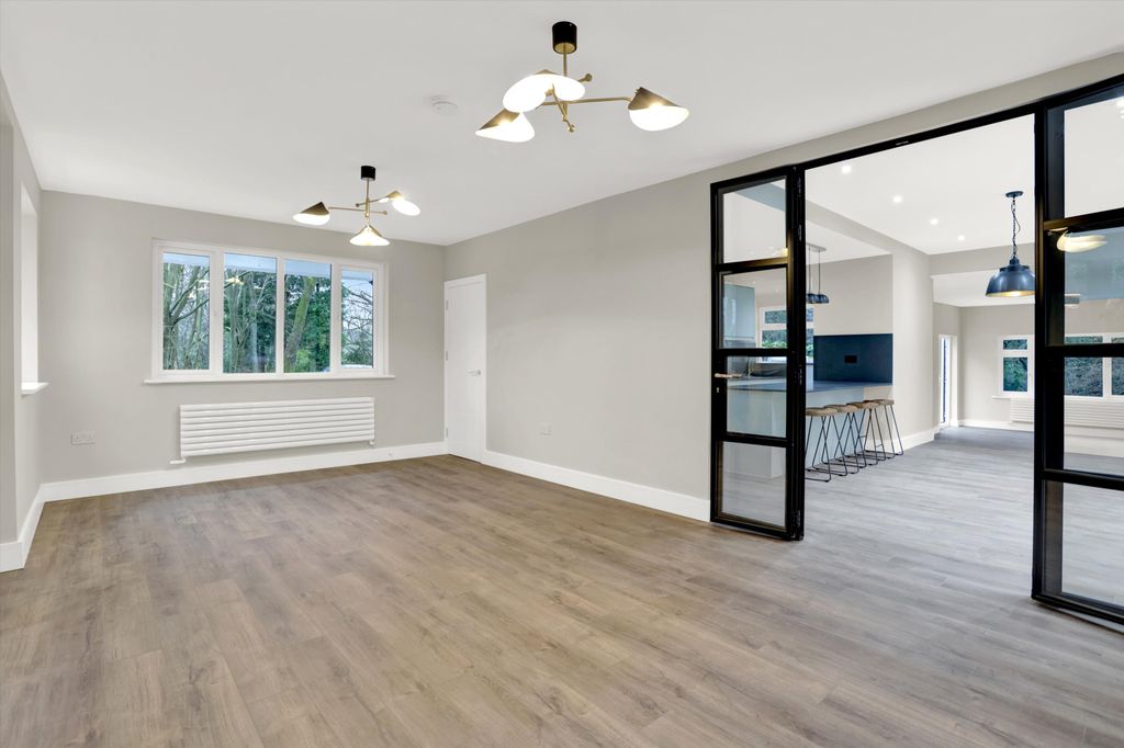 Property photo 2 of 12 Image