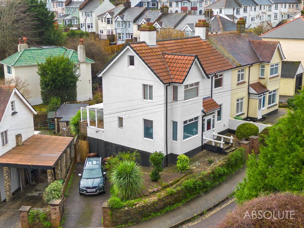 Property photo 2 of 19