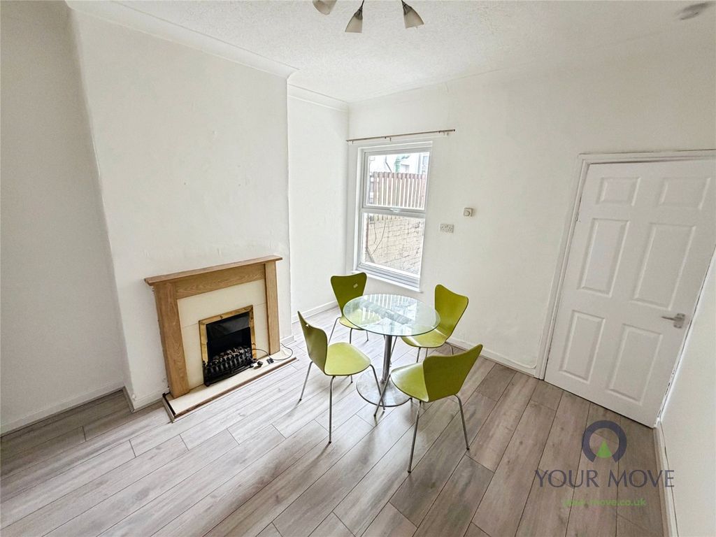 Property photo 3 of 8 Lounge