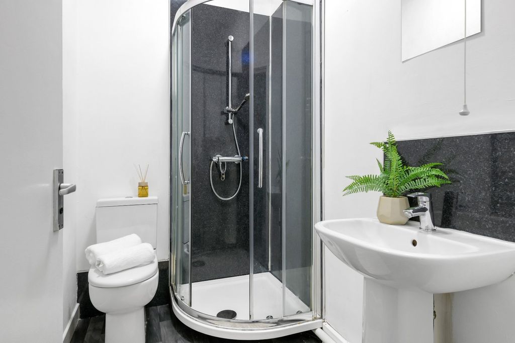 Property photo 2 of 10 Picture No. 20