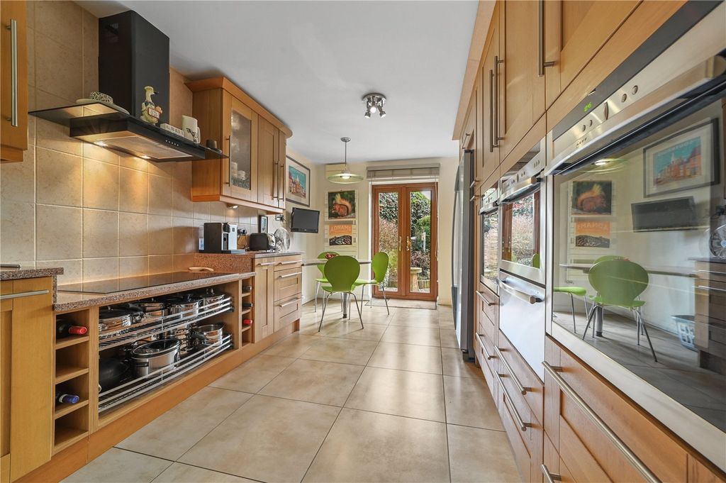 Property photo 3 of 37 Kitchen/Breakfast Rm