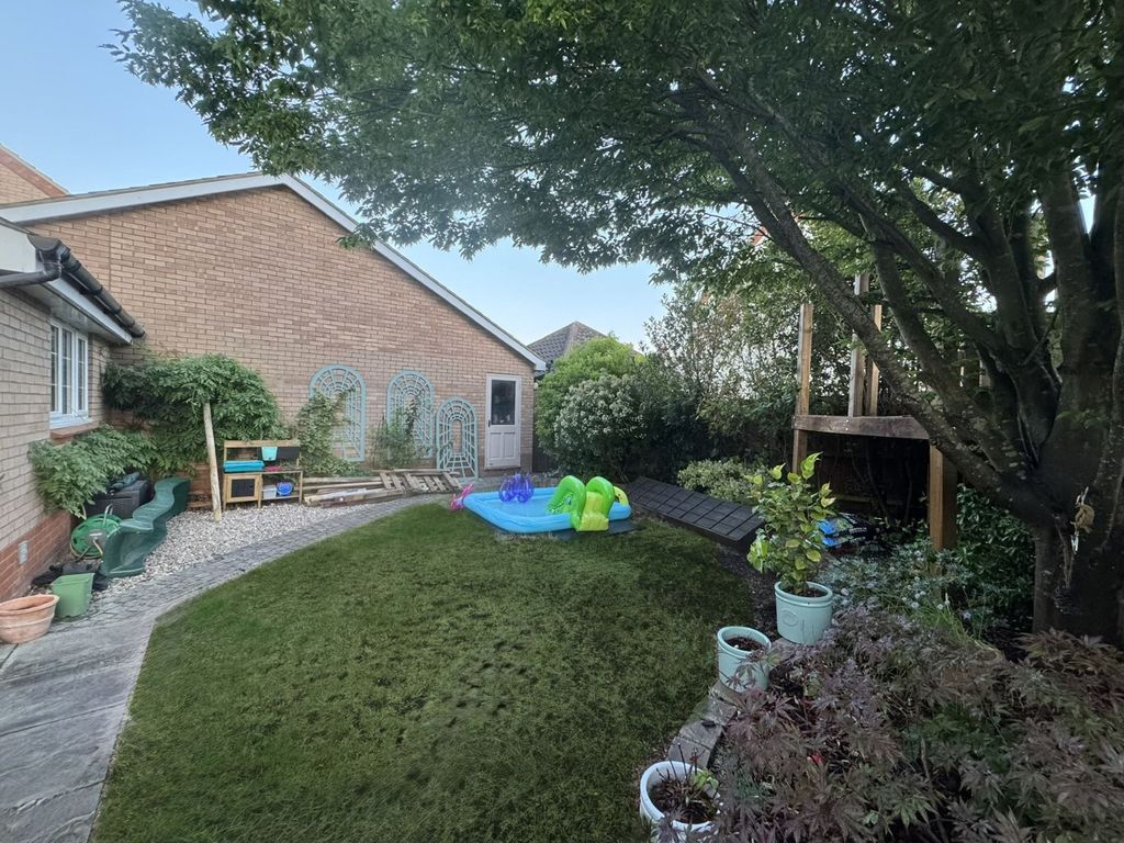 Property photo 2 of 31