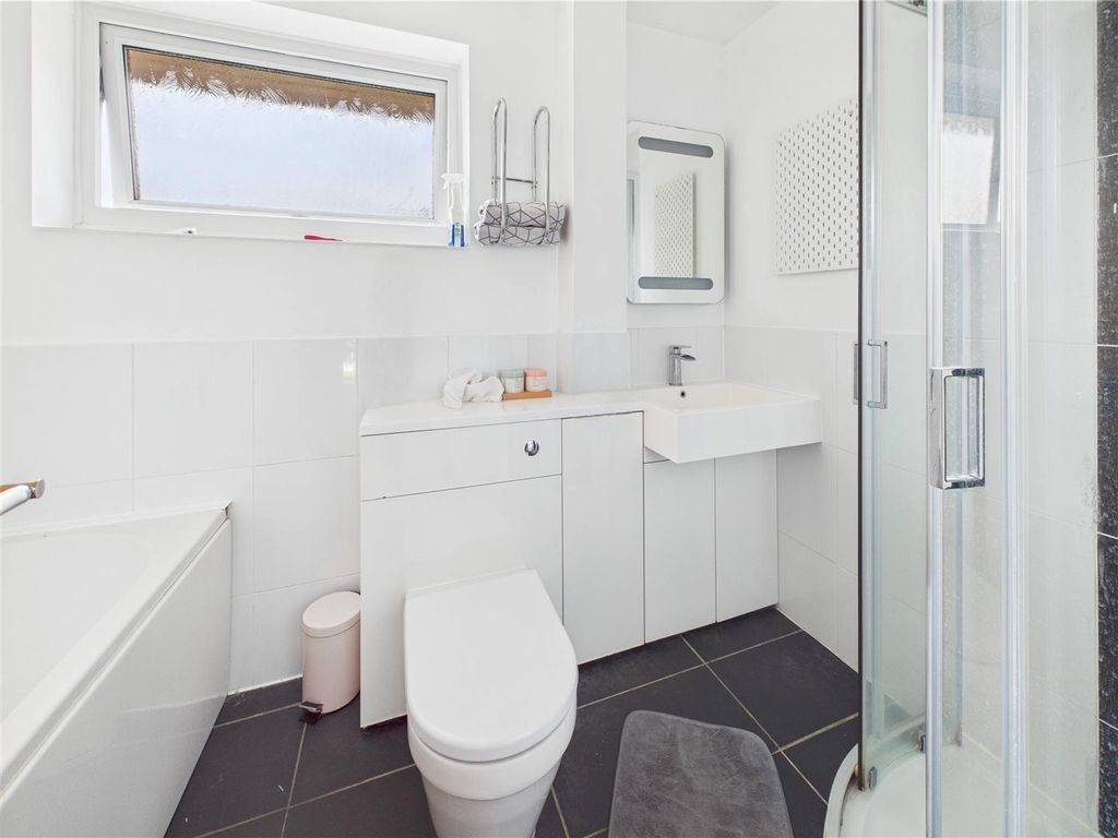 Property photo 3 of 16 Cam05170G0-Pr0082-Still014.Jpg