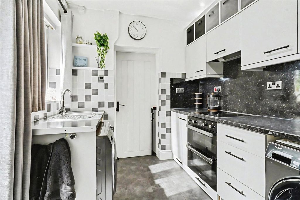 Property photo 2 of 17 Kitchen