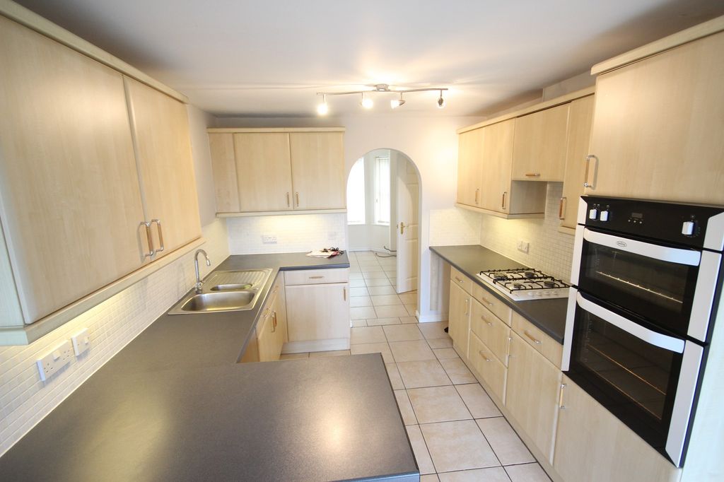 Property photo 2 of 11 Kitchen