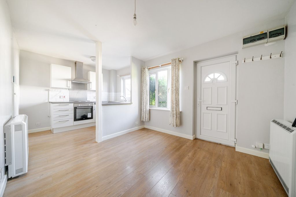 Property photo 2 of 15 1325460-4-686Fe0A...