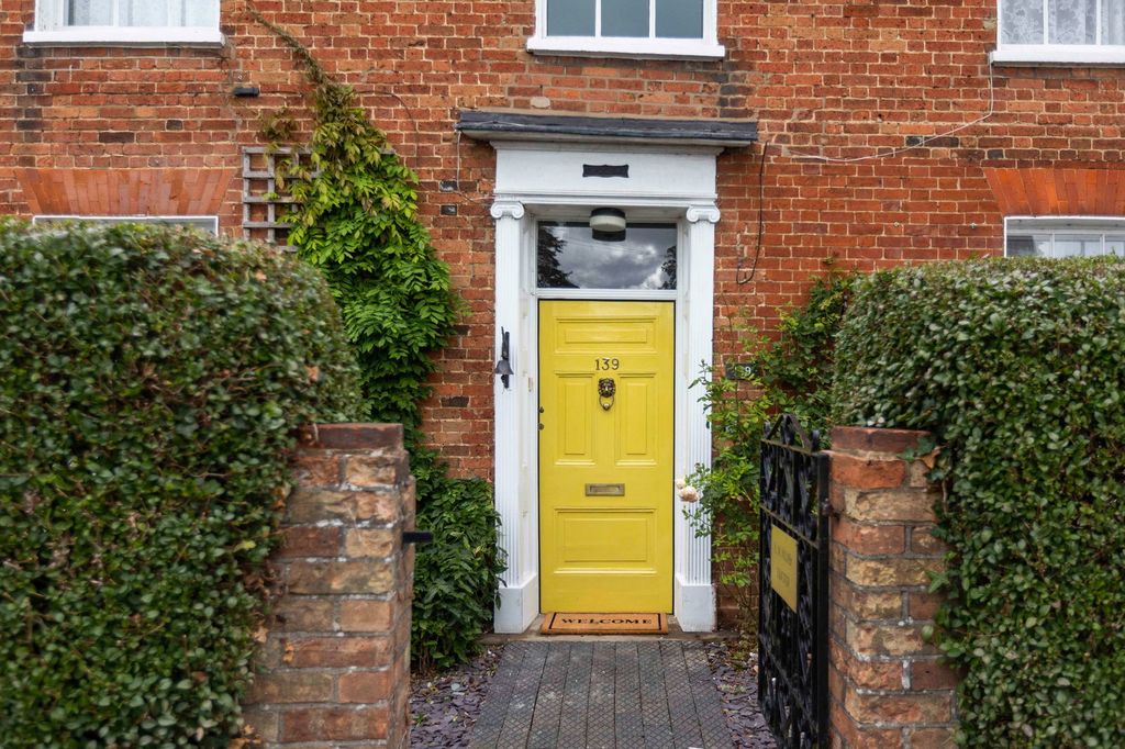 Property photo 2 of 27