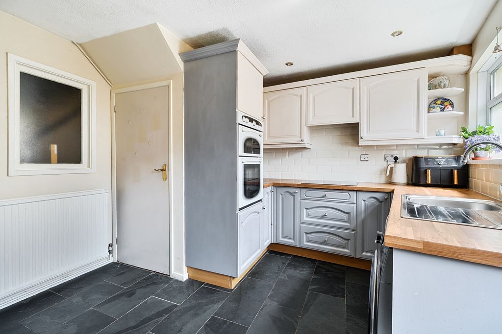 Property photo 3 of 14 1479855-3-6A34486c3709E-Arw-1