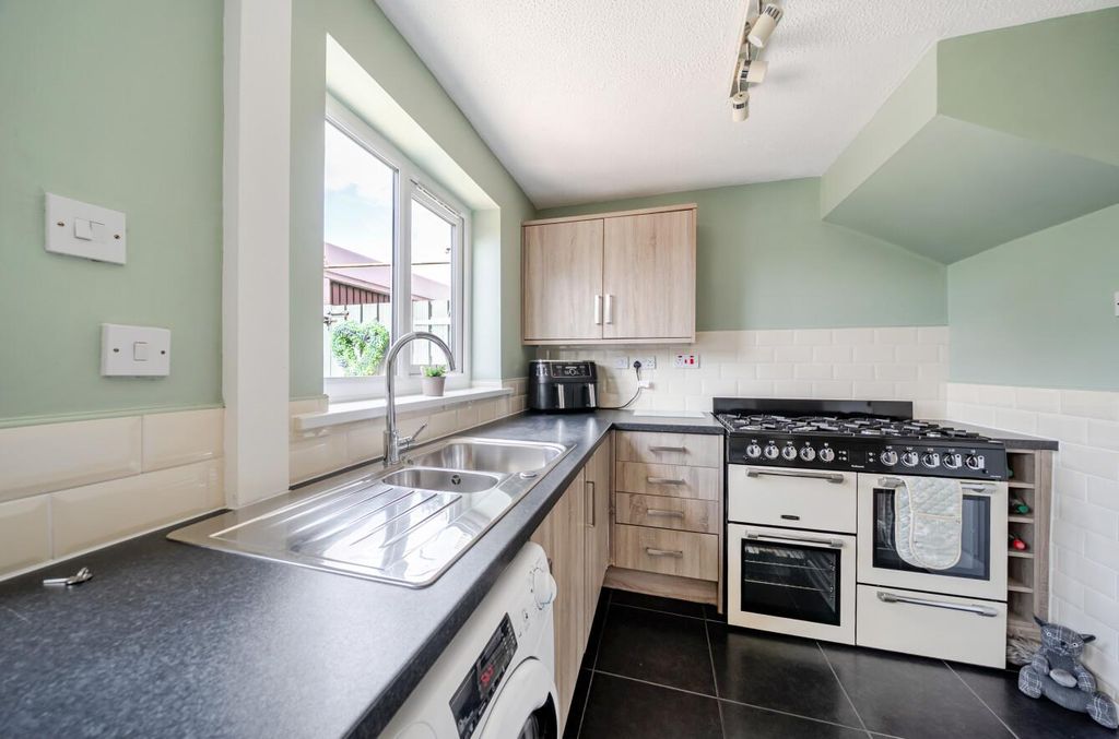 Property photo 2 of 17 1453649-15-69F9c37Eb33A3.Jpg