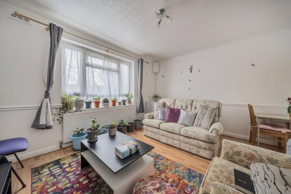 Property photo 3 of 6 Living Room