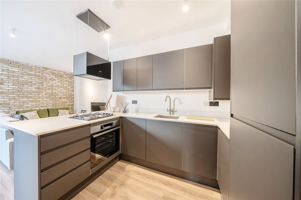 Property photo 3 of 10 Kitchen