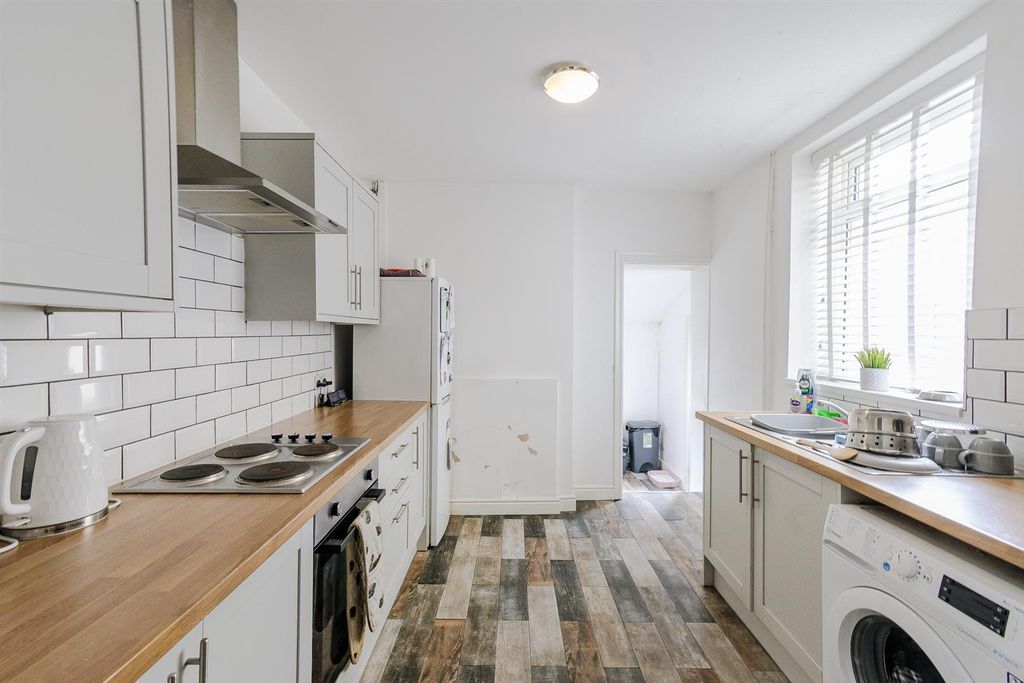 Property photo 2 of 13 Kitchen