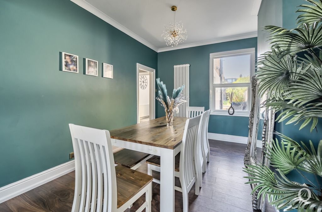 Property photo 3 of 20 3F9F55Cf-3E39-448...