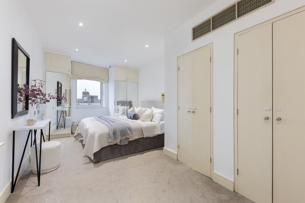 Property photo 3 of 16 Master Bedroom