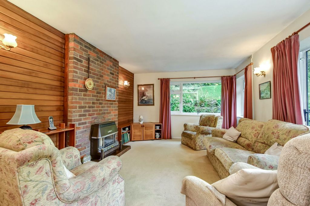 Property photo 2 of 19