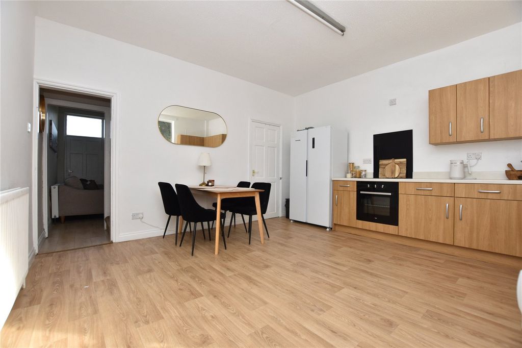 Property photo 2 of 22 Picture No. 15