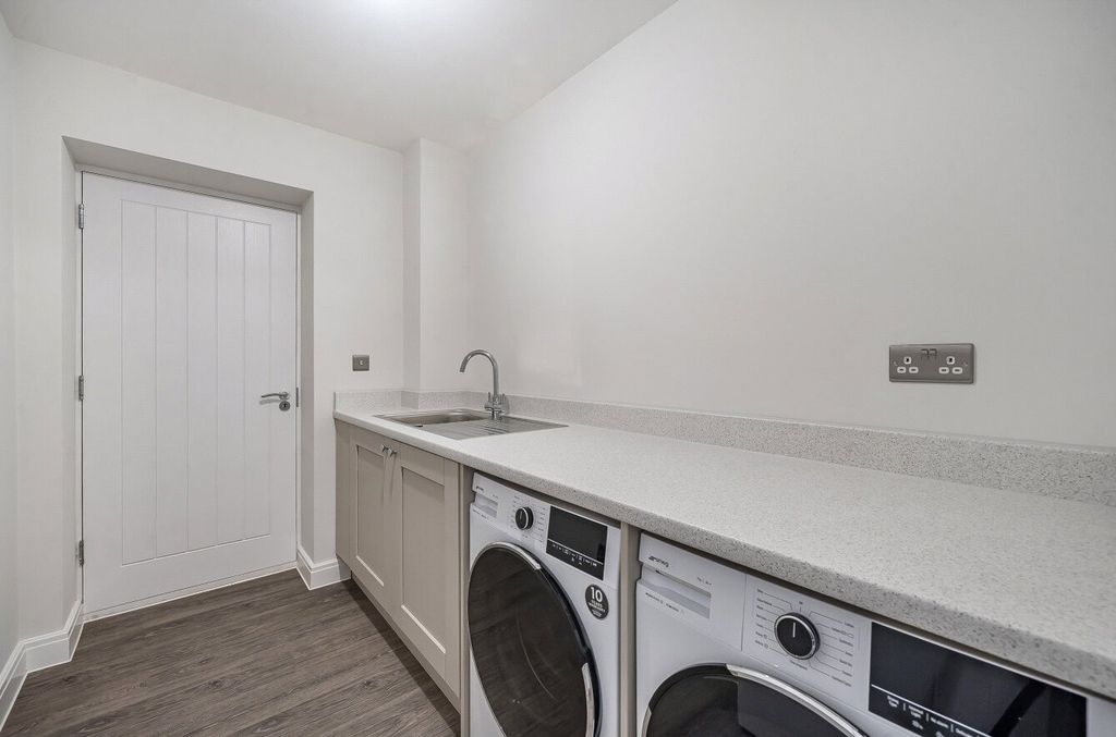 Property photo 3 of 12 Utility Room