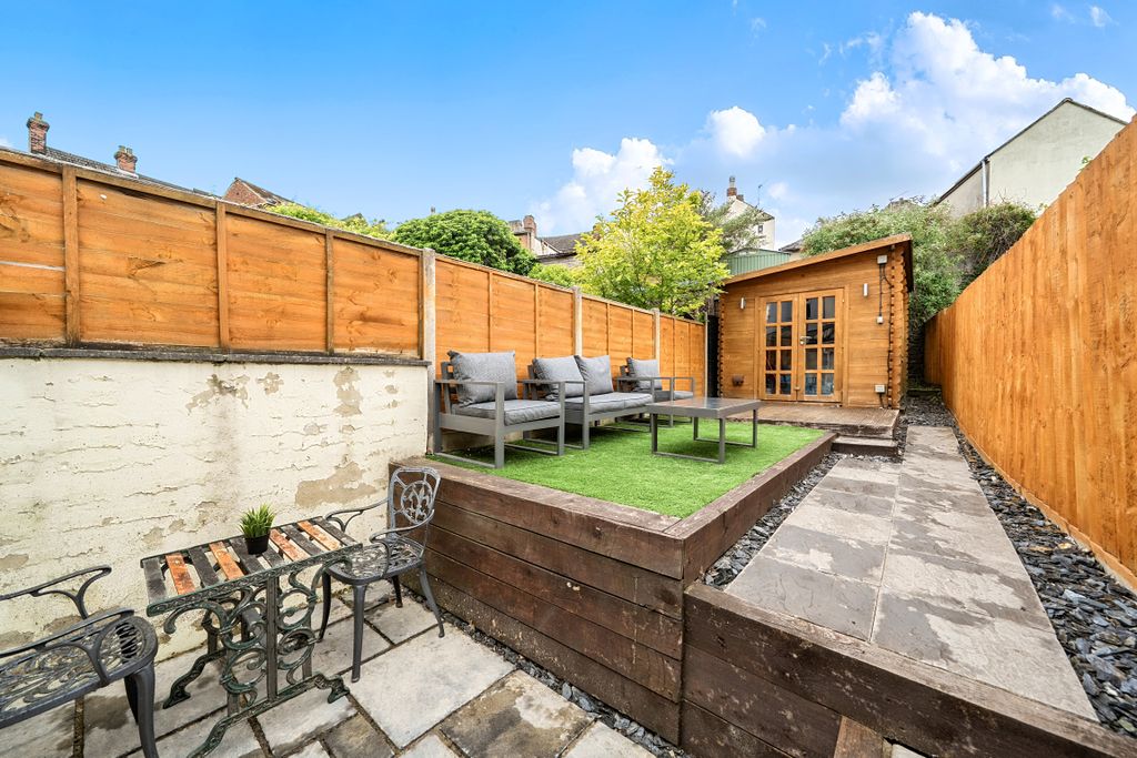 Property photo 3 of 12 146444296A0B44c4Bf326