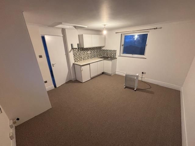 Property photo 2 of 5 Bedroom