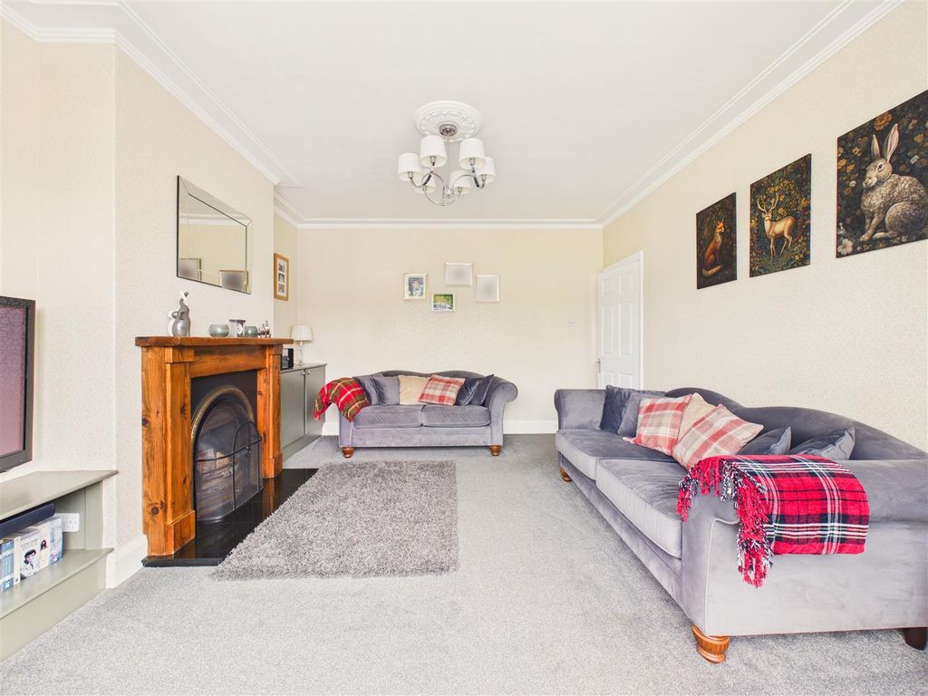 Property photo 3 of 32 Cam05193G0-Pr0179-Still008.Jpg