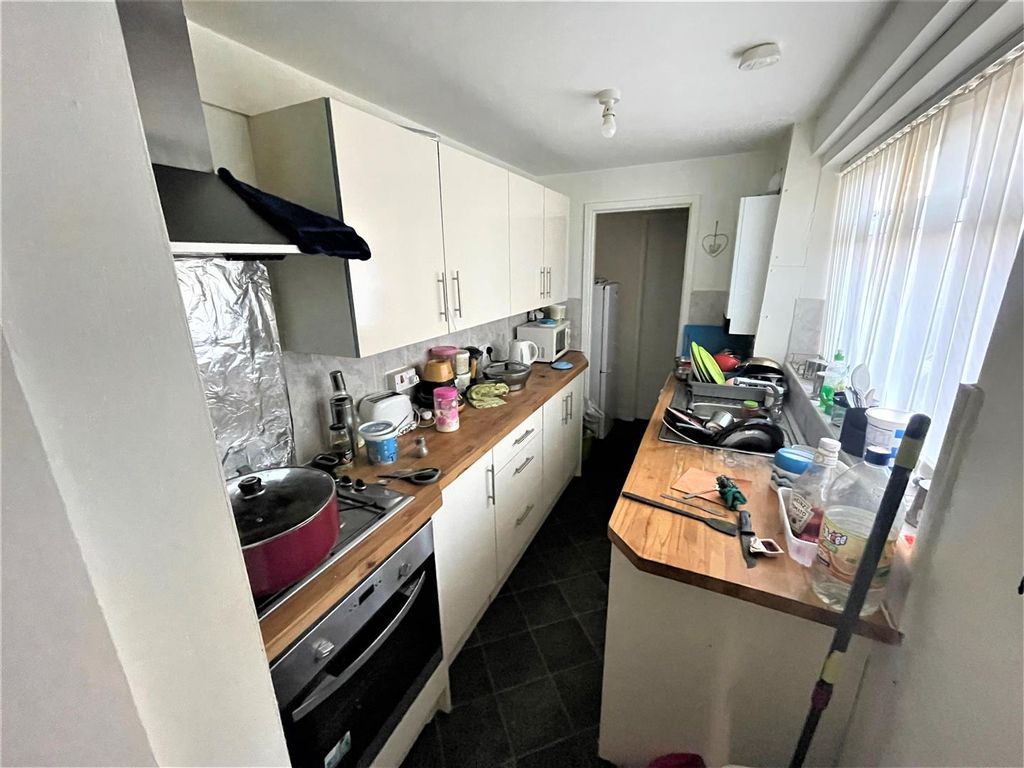 Property photo 1 of 5 Kitchen.Jpg