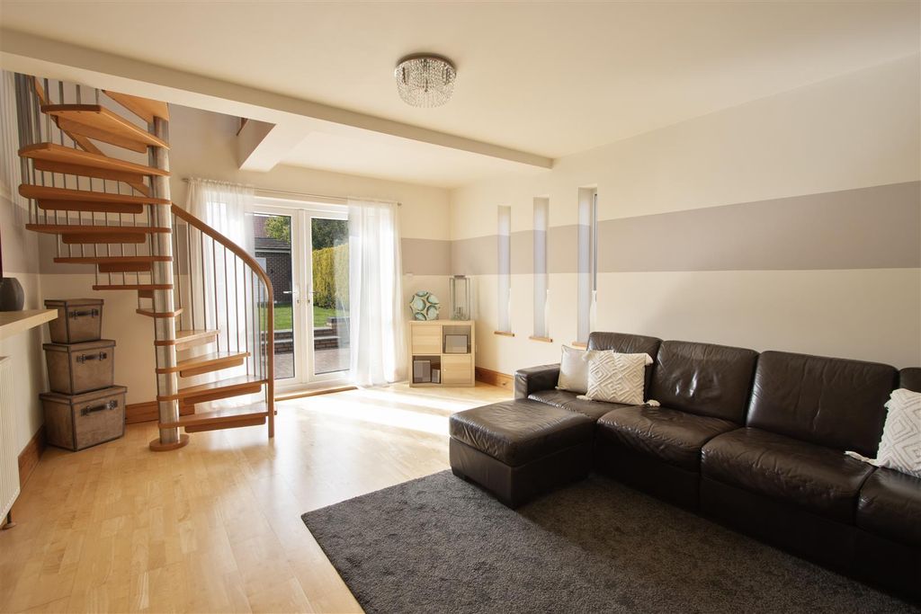 Property photo 3 of 22 Living Room