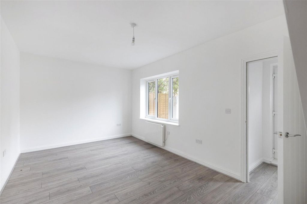 Property photo 2 of 18 Picture No. 06