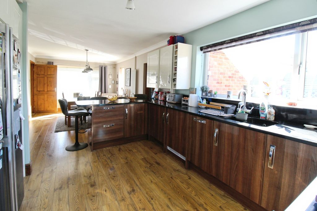 Property photo 2 of 15 Kitchen/Dining Room