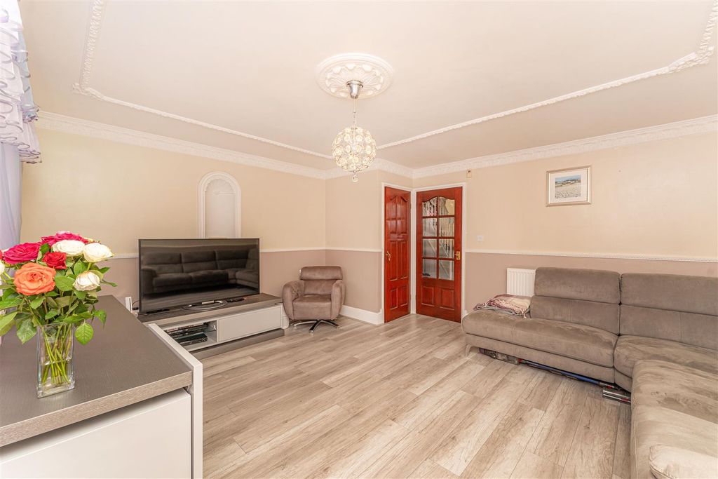 Property photo 3 of 23