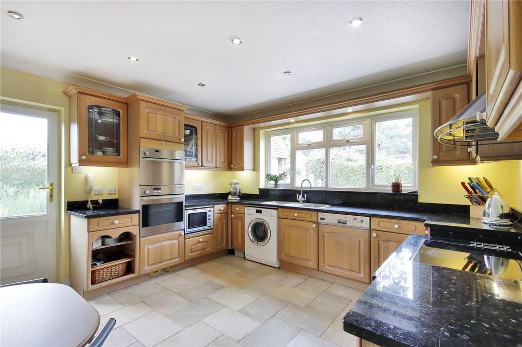 Property photo 3 of 14 Kitchen