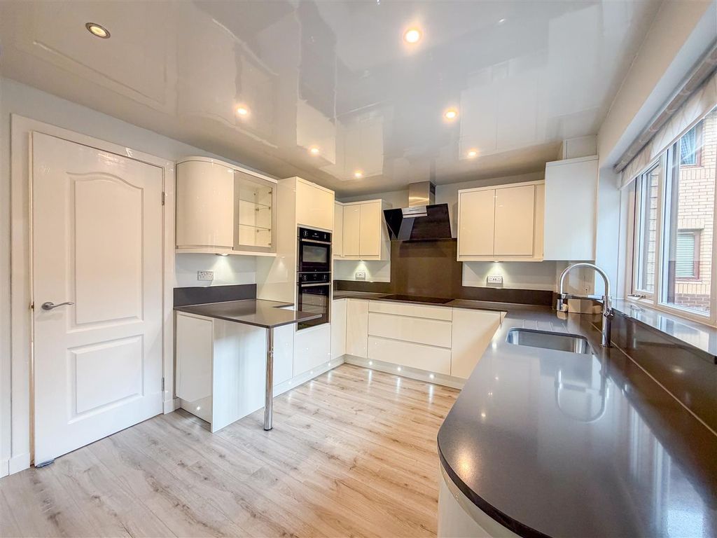 Property photo 2 of 30 Kitchen