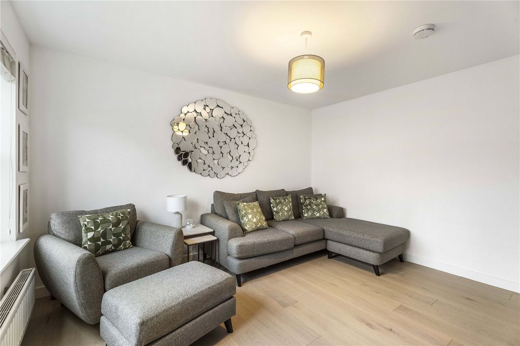 Property photo 3 of 34 Fordell Road