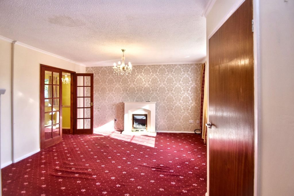 Property photo 3 of 16 Lounge