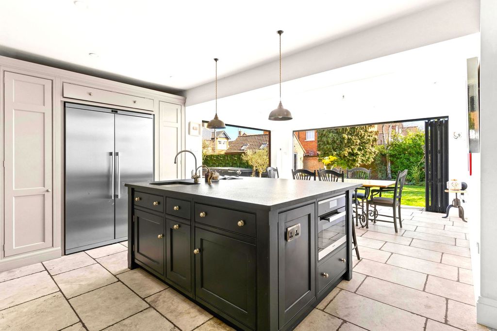 Property photo 2 of 64