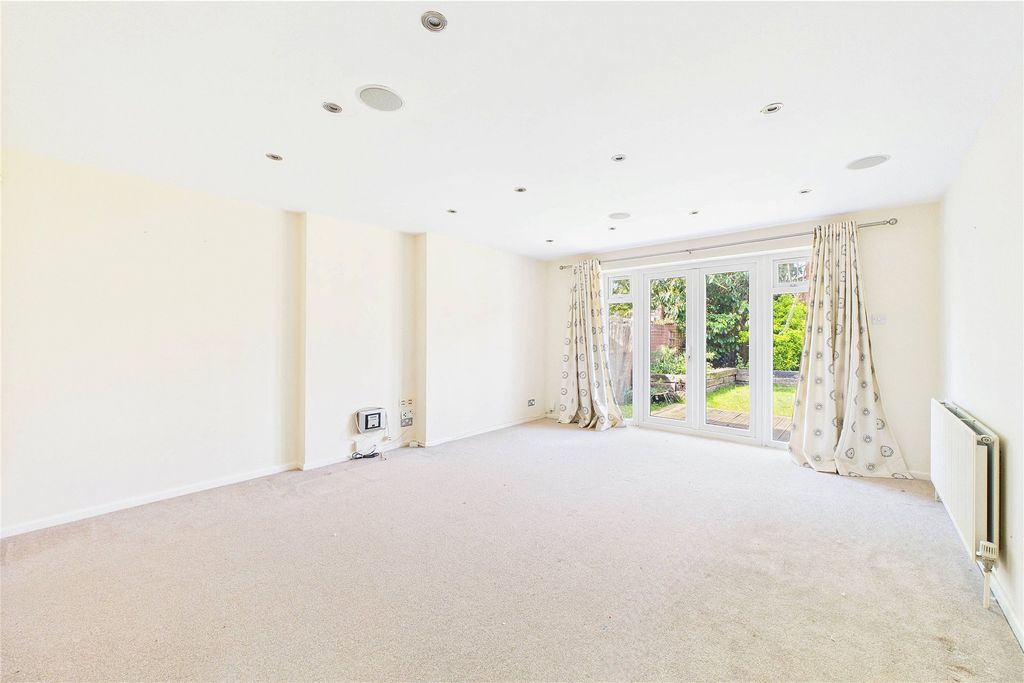 Property photo 3 of 16 Picture No. 10