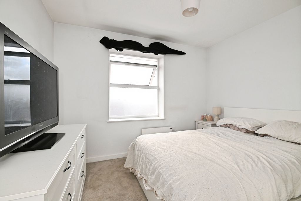 Property photo 3 of 6 Pbox-Img.Jpg
