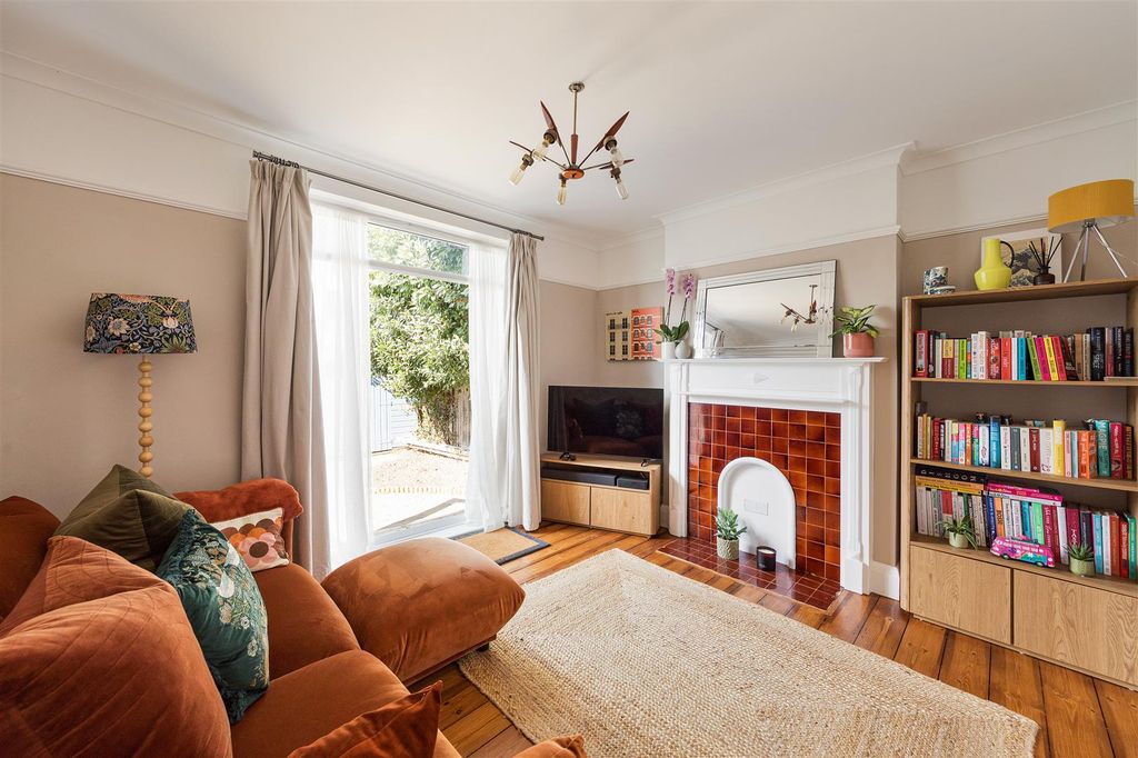 Property photo 2 of 41 Northbank Road, E17