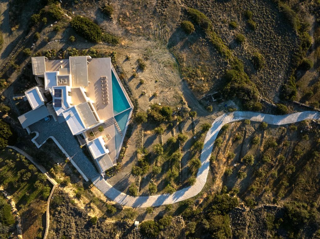 Property photo 3 of 38