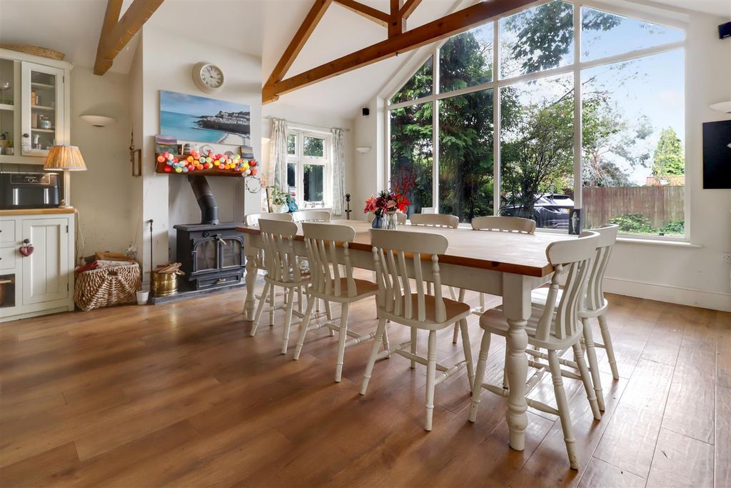 Property photo 3 of 35 Living Kitchen