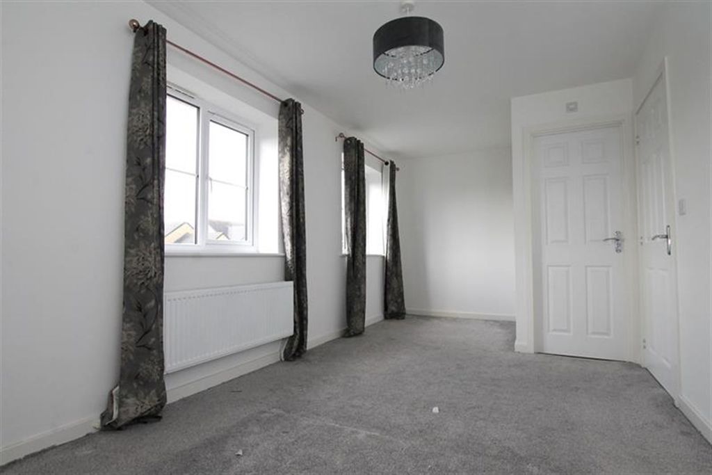 Property photo 3 of 10 (Main)