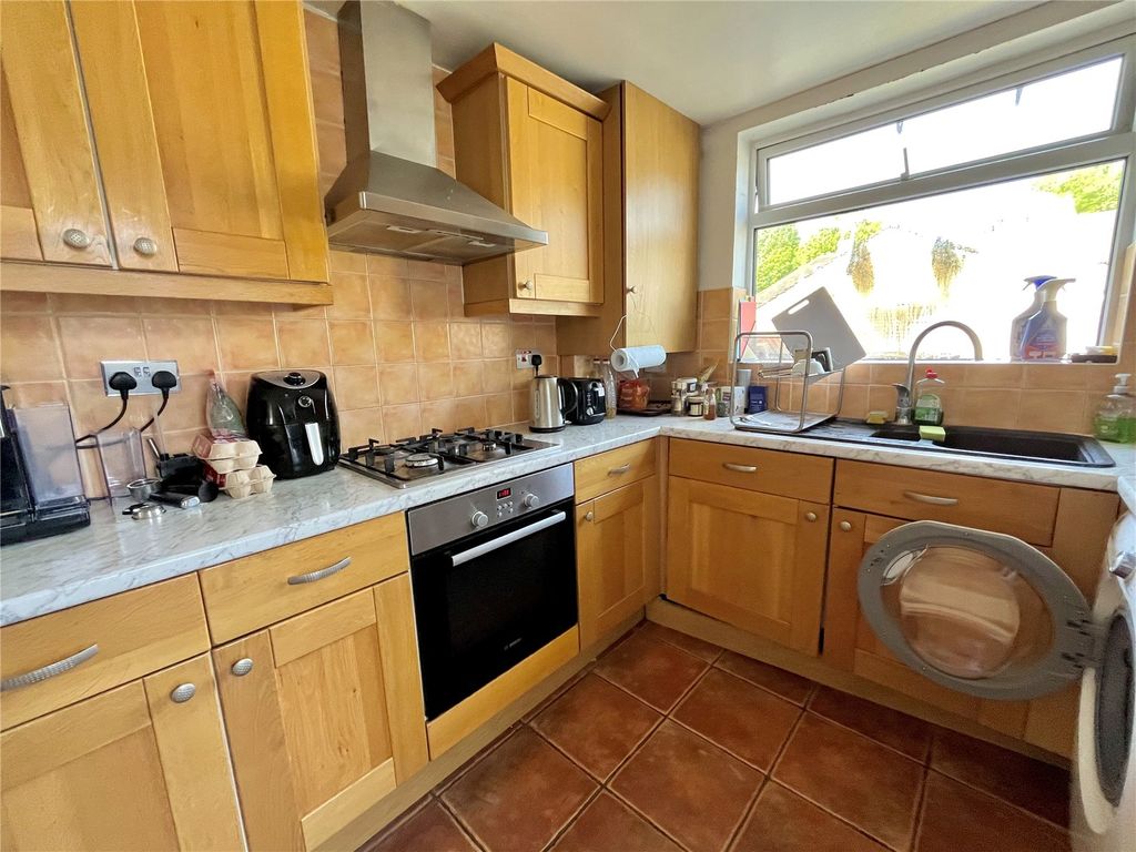 Property photo 2 of 8 Picture No. 12