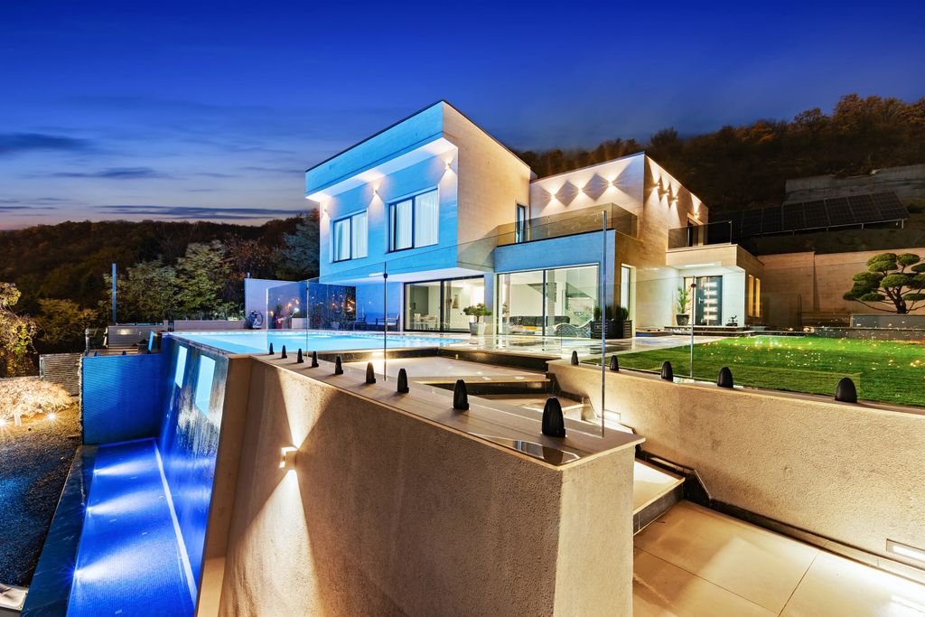 Property photo 1 of 22